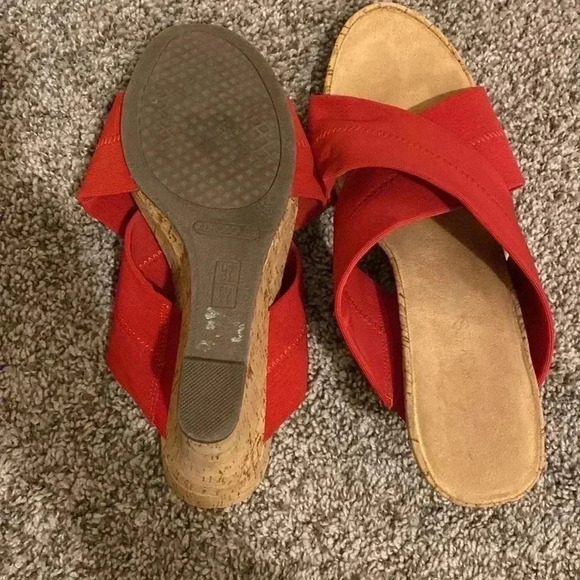 Aerosols red cork wedge -3 in height - soft flexible straps - size 9.5 - Picture 6 of 6